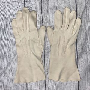 Vintage girls gloves beige color w/embroidered stitching sz small